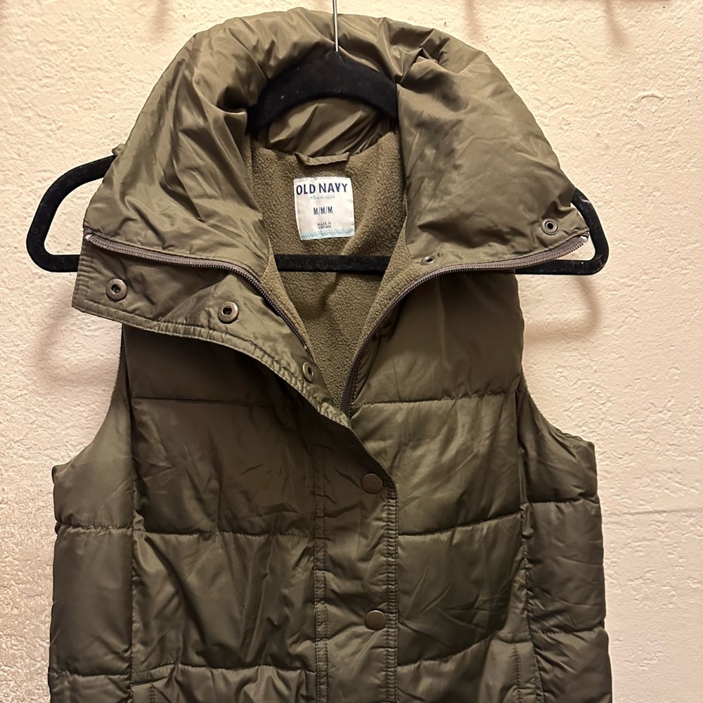 Vest in very good condition. Good for this time of the year.